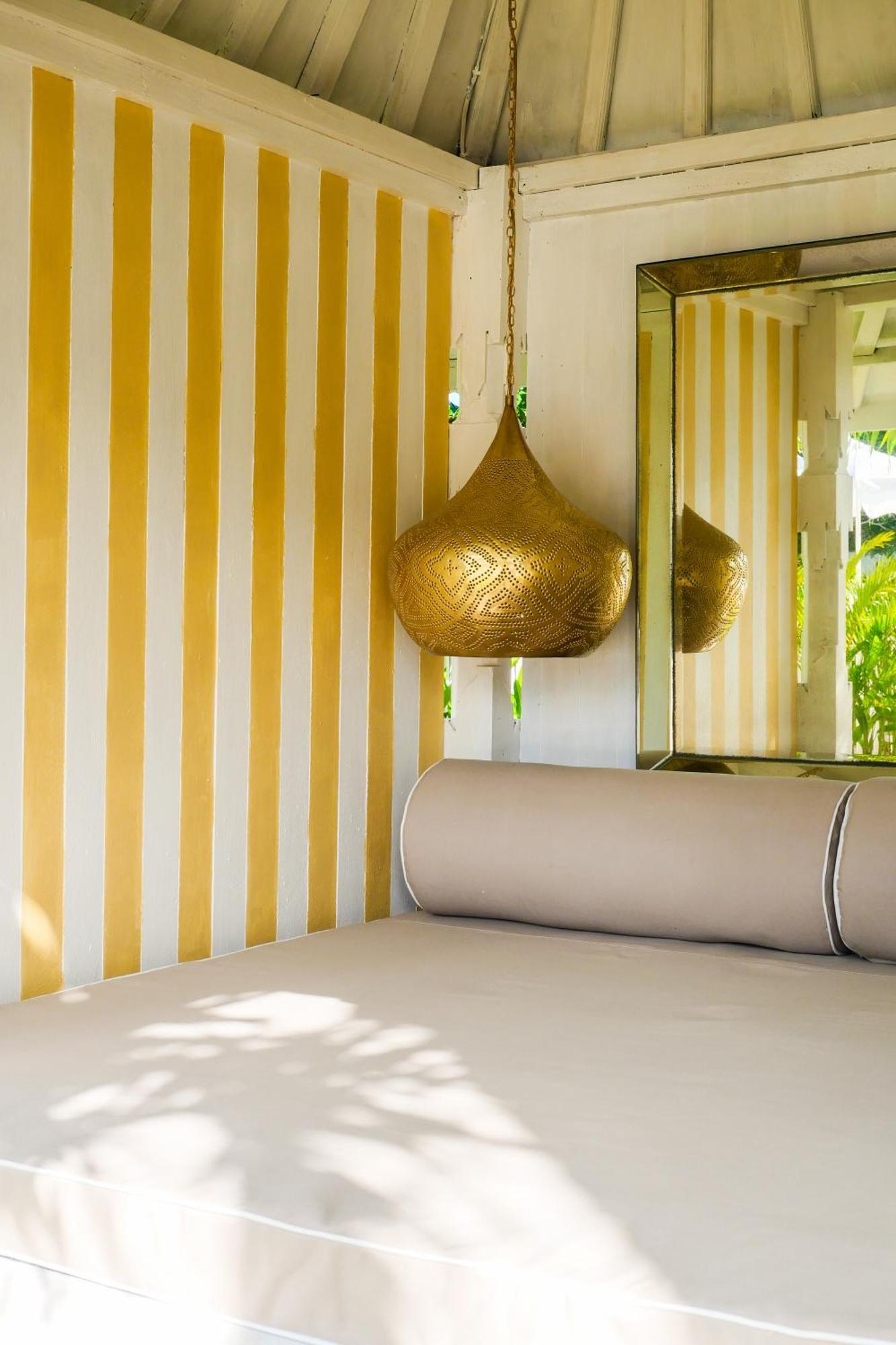 Ria Uluwatu, Tropical Chic Hotel Exterior foto