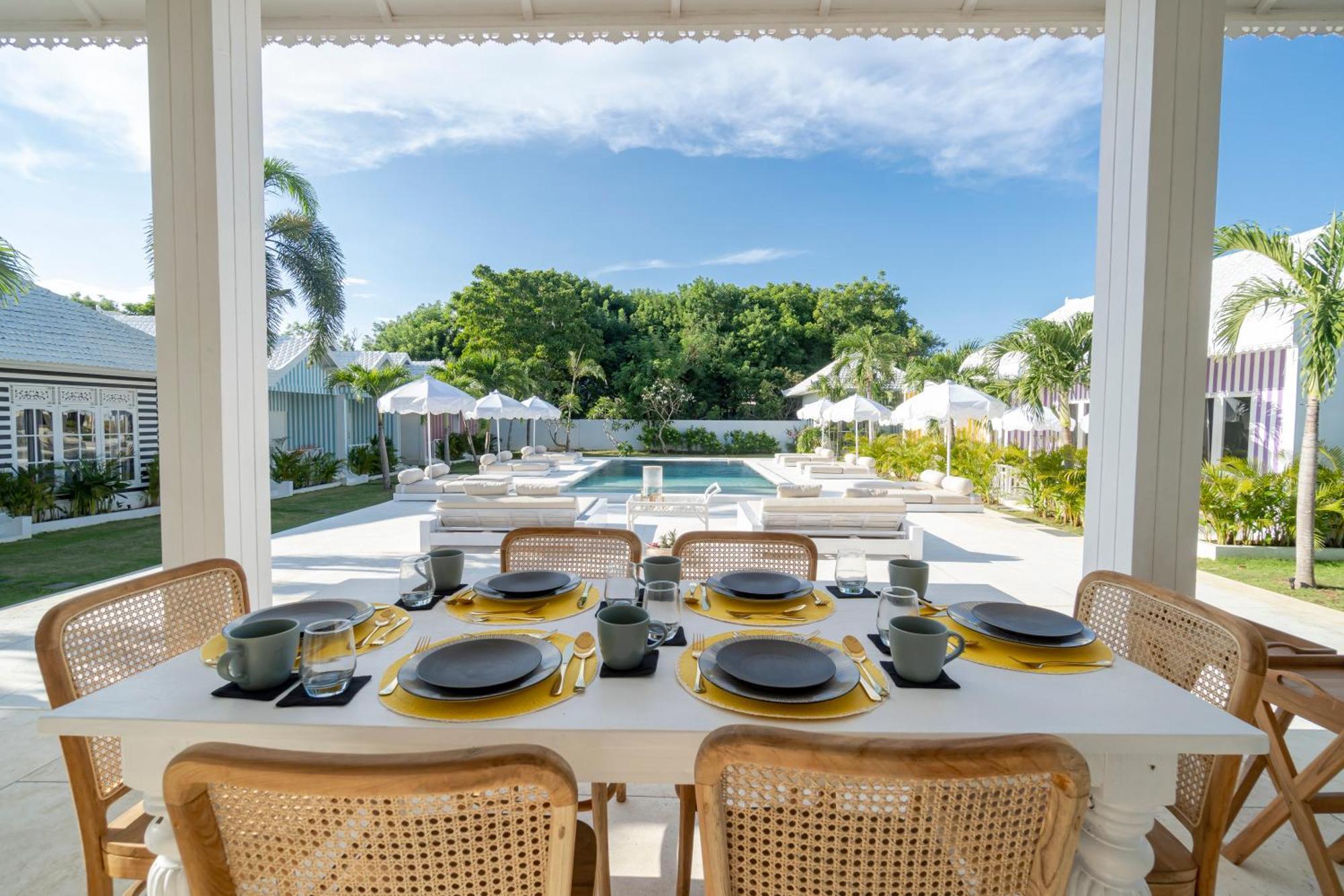 Ria Uluwatu, Tropical Chic Hotel Exterior foto